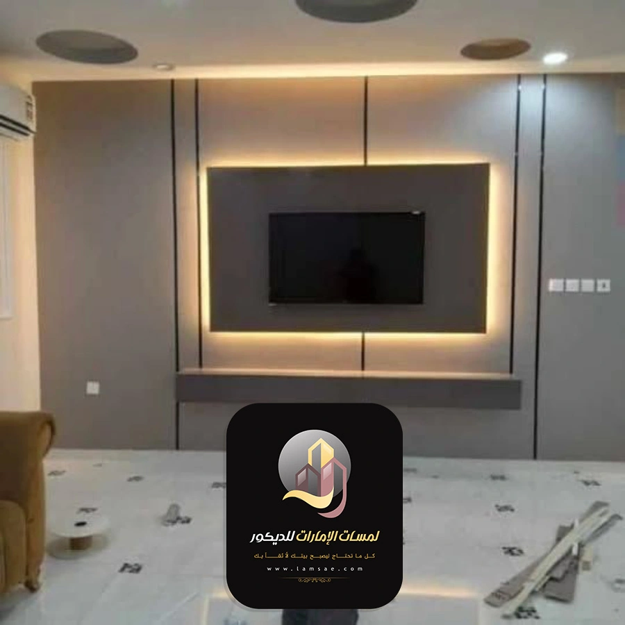 رف خشب تحت الشاشه في أبو ظبي